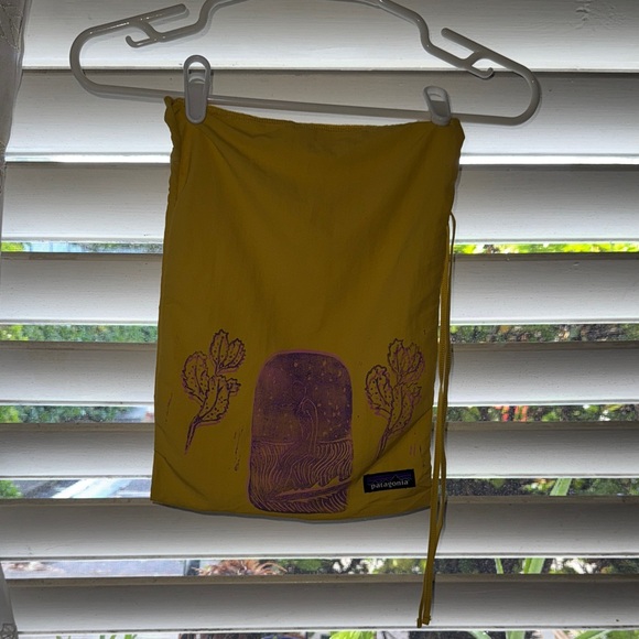 Patagonia Mustard Bag with Violet Graphic - Picture 2 of 4